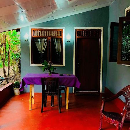 Green Grass Homestay Σιγκιρίγια Εξωτερικό φωτογραφία
